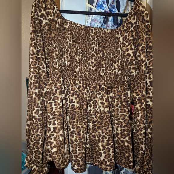 XL White Birch Leopard print top - Picture 4 of 5